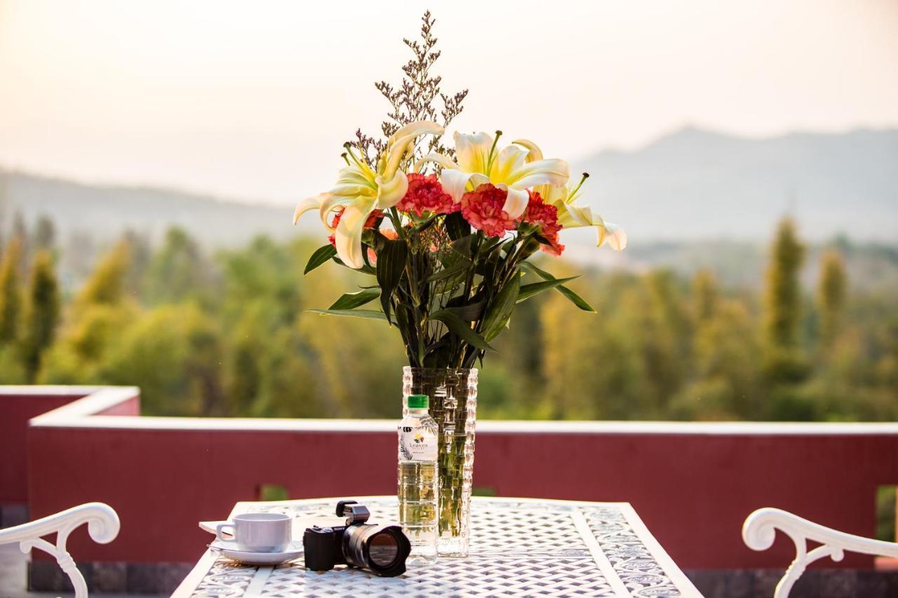 Leaves Valley Resort Nong Ya Plong Екстериор снимка