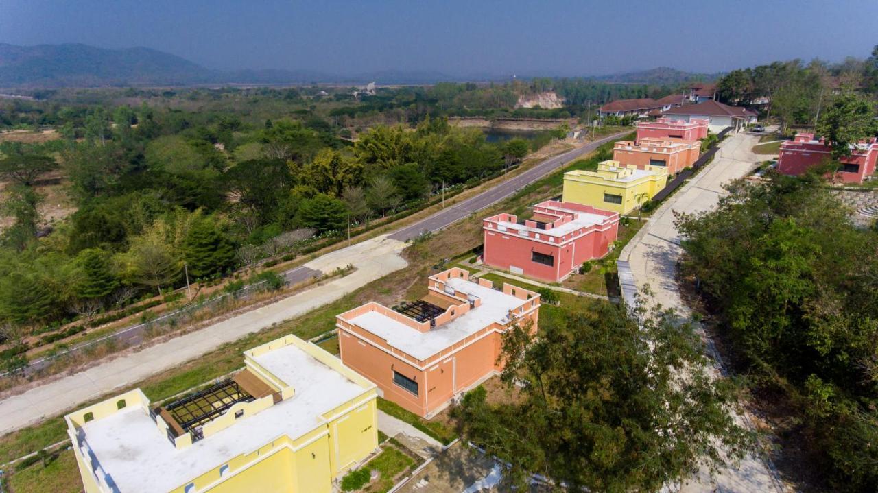 Leaves Valley Resort Nong Ya Plong Екстериор снимка