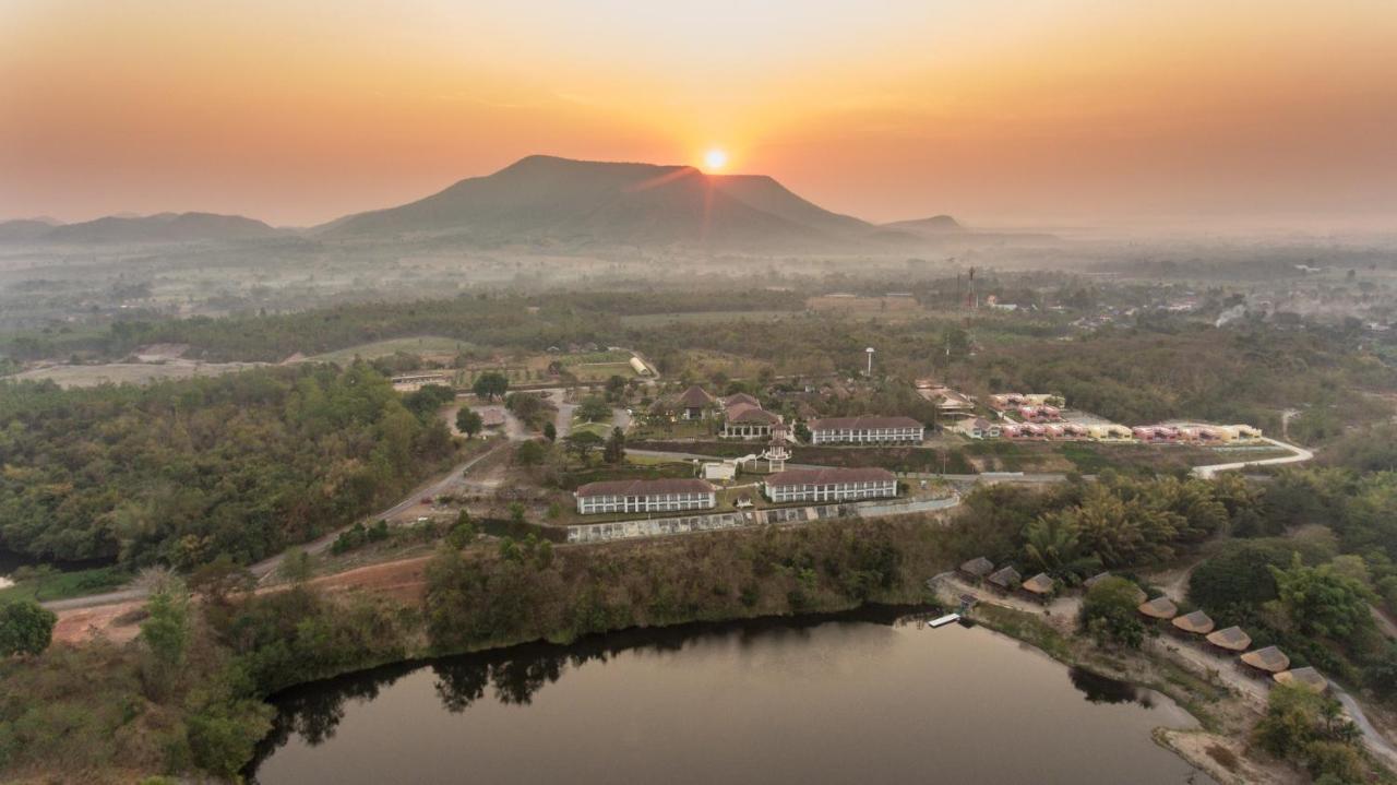 Leaves Valley Resort Nong Ya Plong Екстериор снимка
