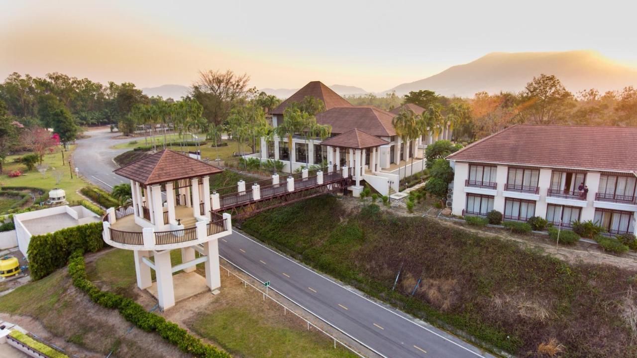 Leaves Valley Resort Nong Ya Plong Екстериор снимка