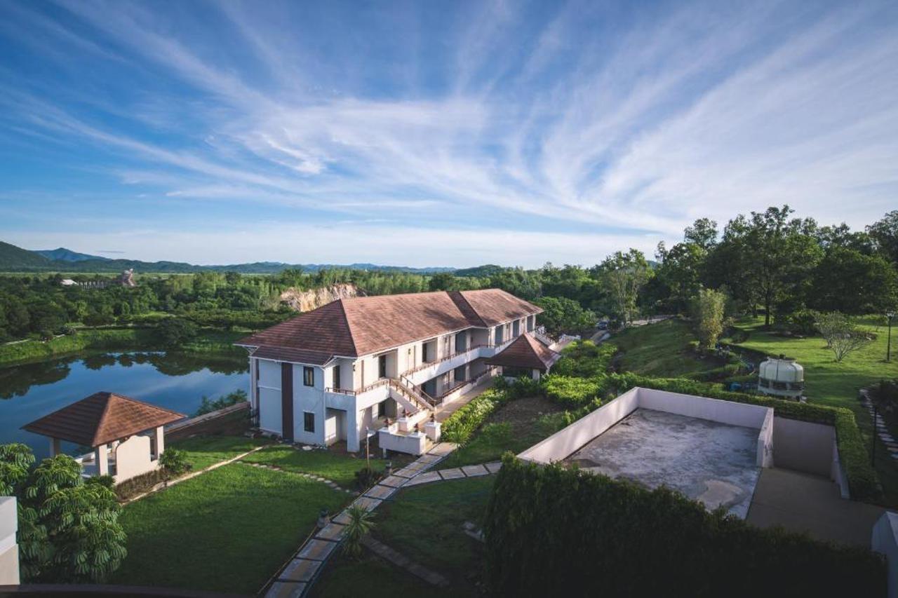 Leaves Valley Resort Nong Ya Plong Екстериор снимка